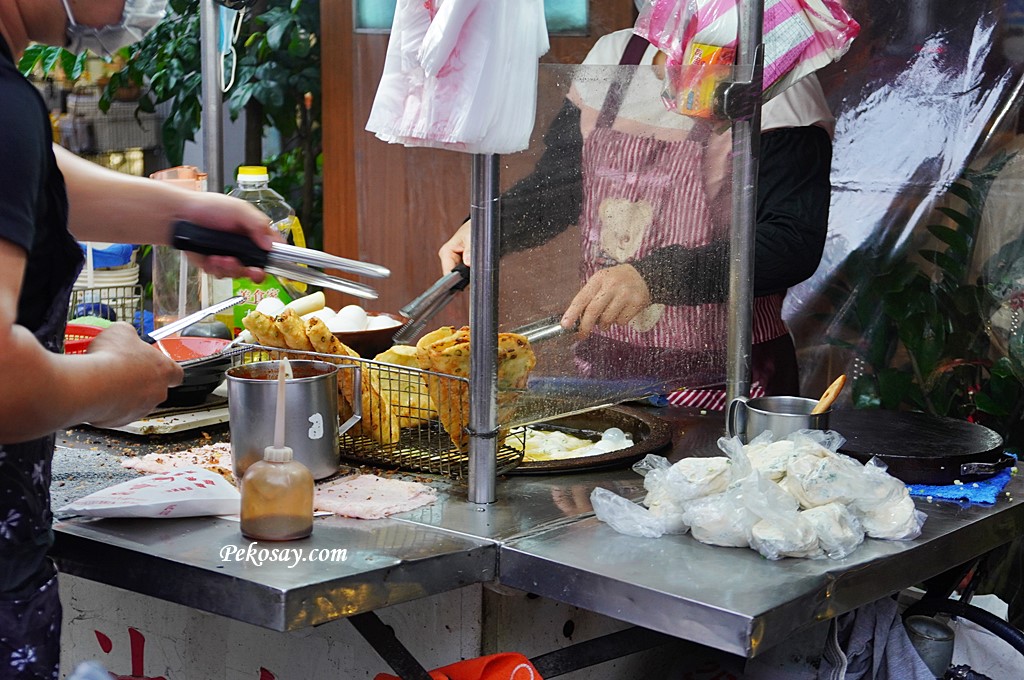 台北車站美食,黃福龍脆皮蔥油餅,黃福龍蔥油餅,炸蛋蔥油餅,後火車站美食,台北蔥油餅 @PEKO の Simple Life