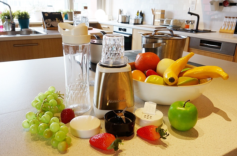 【果汁隨行杯推薦】日本Vitantonio二合一隨行杯蔬果機、輕巧研磨機/調理機VBL-300B|穀物堅果粉、天然味素DIY就是這麼簡單 @PEKO の Simple Life