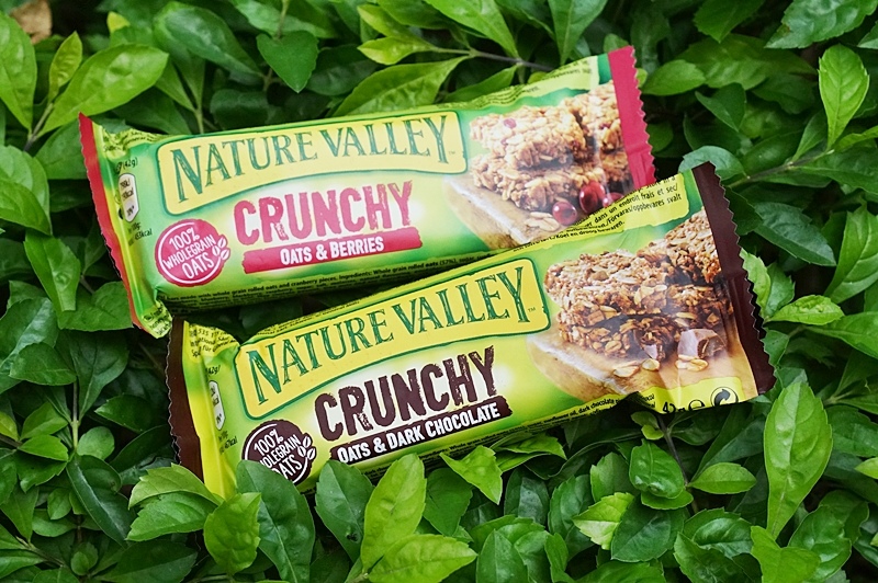 【燕麥棒推薦】Nature Valley天然谷纖穀派燕麥棒-黑巧克力燕麥棒、蔓越莓燕麥棒｜快速補充體力的穀物棒，全家便利商店好評熱賣中!! @PEKO の Simple Life