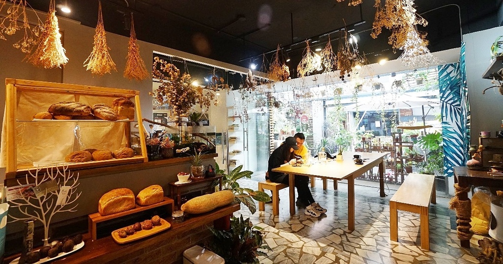 【東區咖啡廳】take a bread 甜點下午茶推薦｜HAPPY GO x Ocard快樂吃什麼，美食餐廳最高享5%回饋!! @PEKO の Simple Life