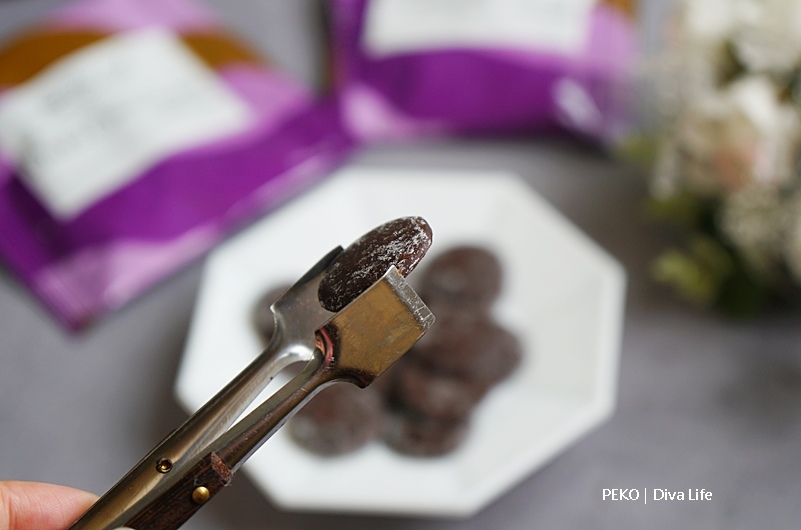 頂級可可鈕扣飲,巧克力飲,可可飲,比利時巧克力,文湖線美食,DivaLife,鈕扣巧克力,巧克力甜點,鈕扣巧克力食譜 @PEKO の Simple Life