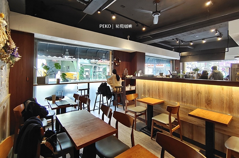 【新埔站咖啡廳】初見咖啡、雞蛋仔｜板橋不限時咖啡廳｜菜單 @PEKO の Simple Life